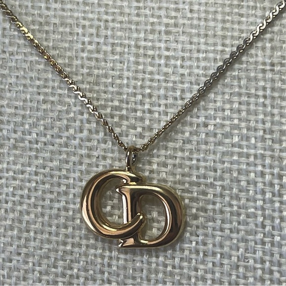 DIOR logo Gold Necklace⭐️CD⭐️(sizable)⭐️W/DIOR DUSTBAG & COA⭐️ - Picture 1 of 7